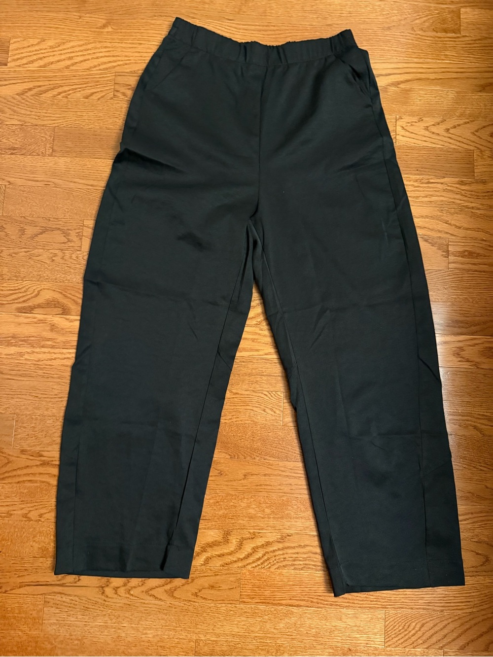 Amazon Women's Black Cropped Straight-Leg Pants